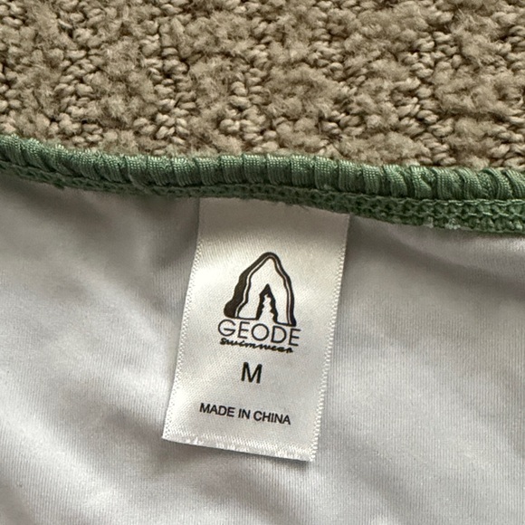 “Geode” Green Textured Bikini Set - Picture 4 of 8